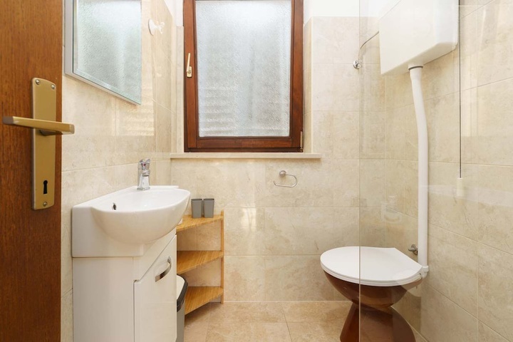 Room 8 of 20