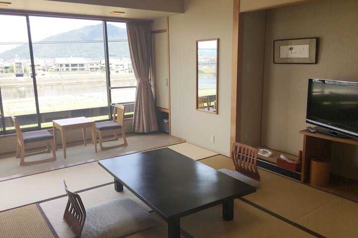 Room 7 of 107