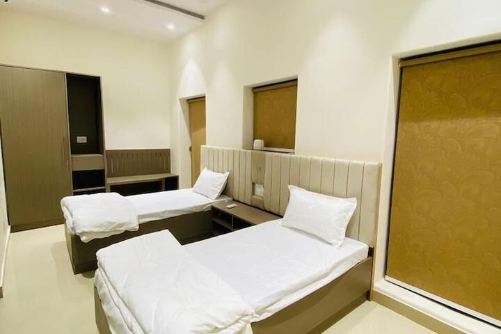 Room 5 of 23