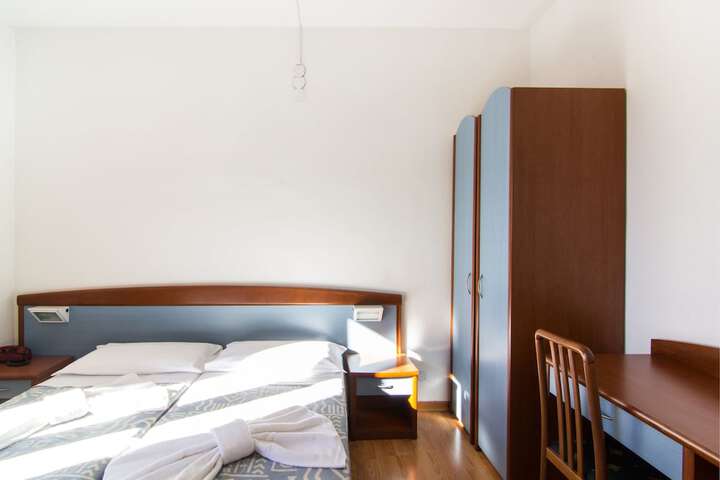 Room 15 of 70