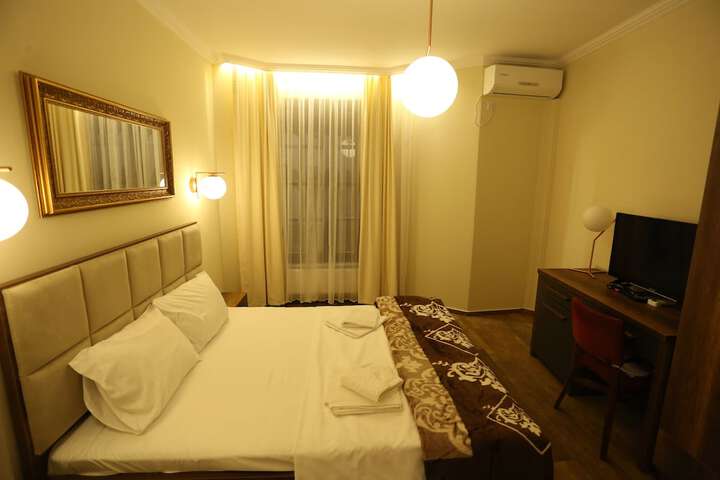 Room 9 of 24