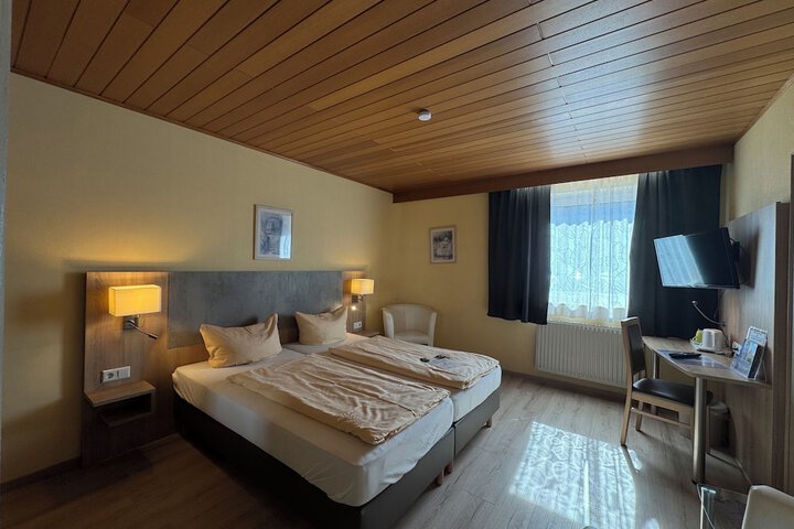 Room 15 of 27