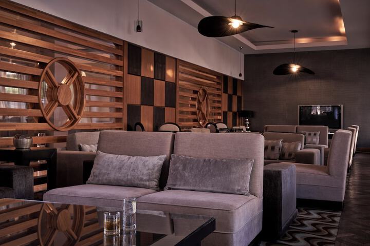 Lounge 66 of 75