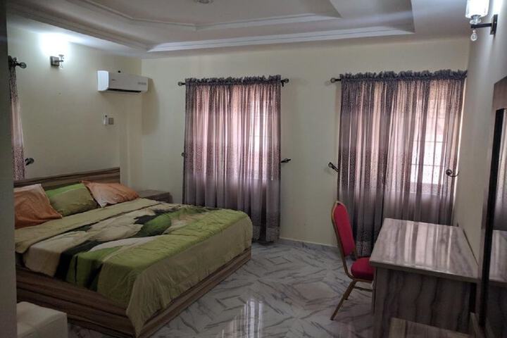Room 5 of 11