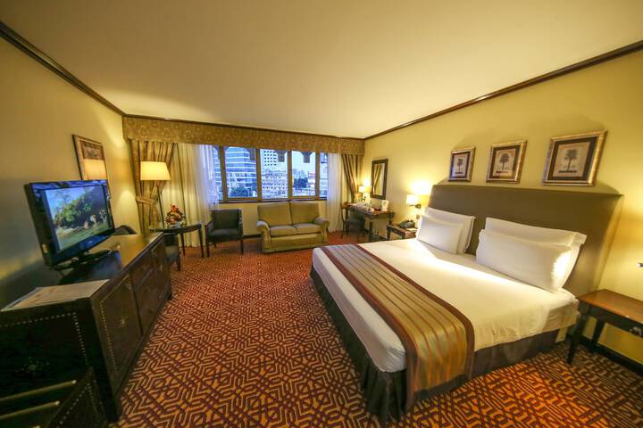 Room 12 of 108