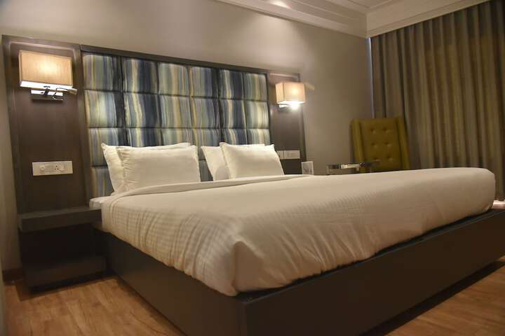 Room 8 of 18