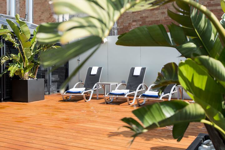 Sundeck 29 of 32