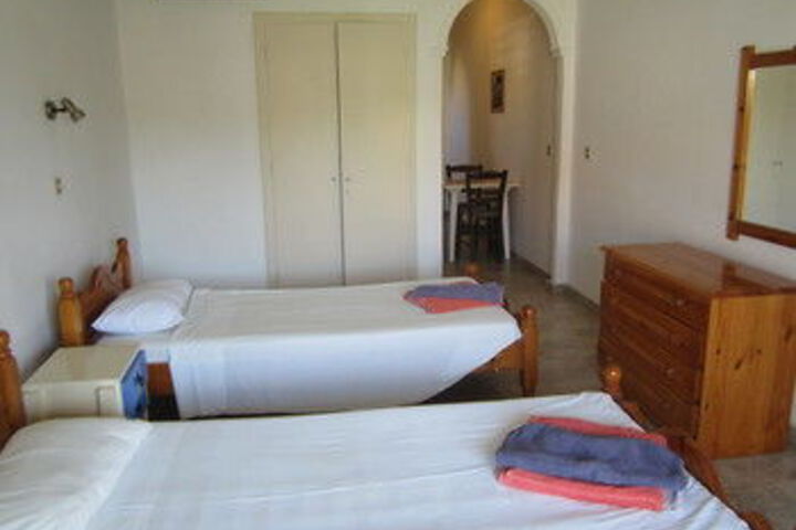 Room 6 of 12