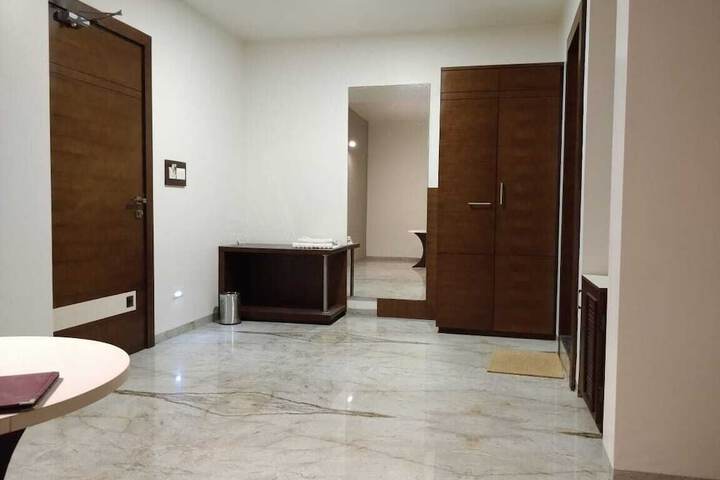 Room 9 of 18