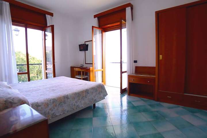 Room 4 of 30
