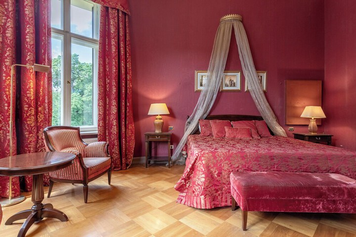 Room 10 of 75