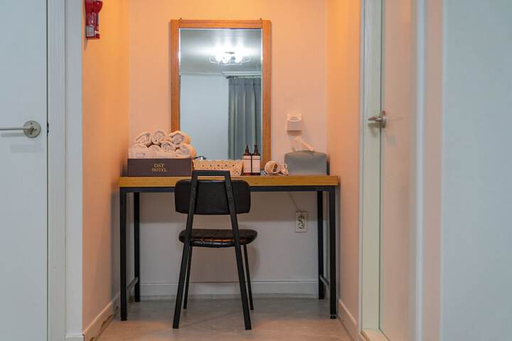 Room 11 of 20