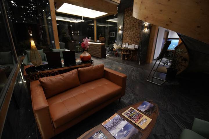 Hotel Interior 16 of 297