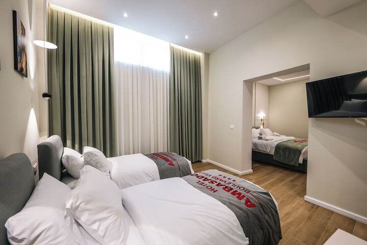 Room 35 of 120