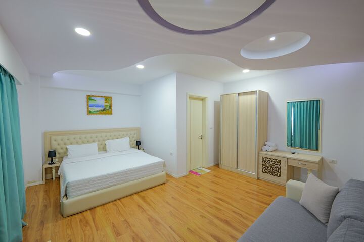 Room 18 of 119
