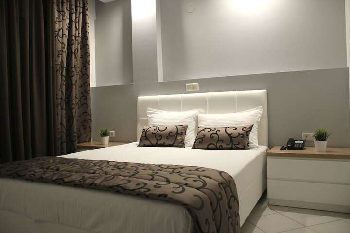 Room 16 of 37