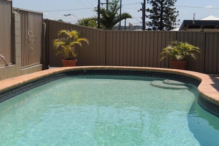 Pool 21 of 29
