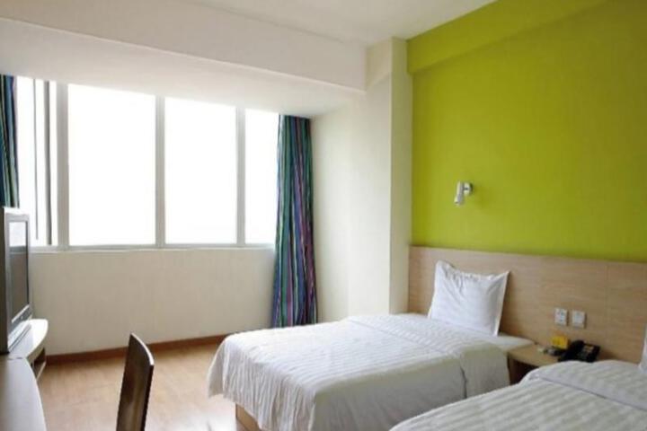 Room 1 of 8