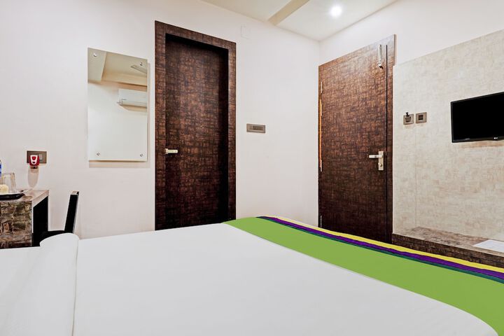Room 9 of 31