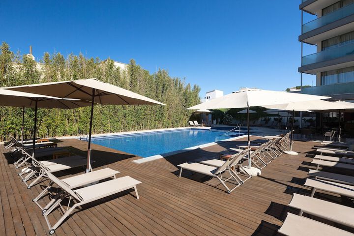 Hotel Pool