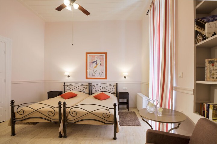 Room 15 of 52
