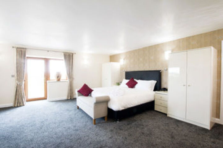 Oak Royal Hotel