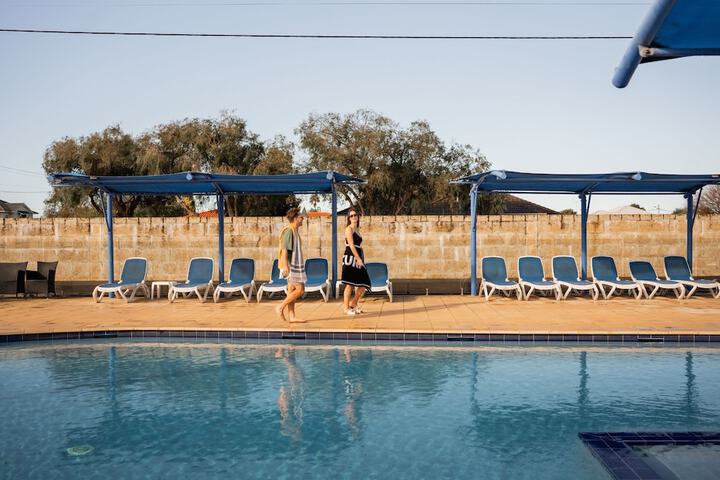 Pool 68 of 96