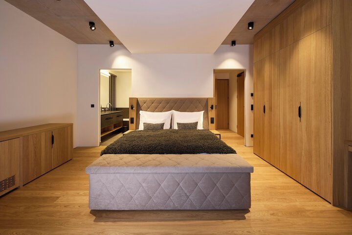 Room 2 of 43