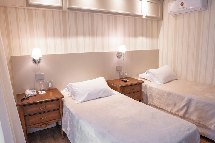 Room 28 of 108