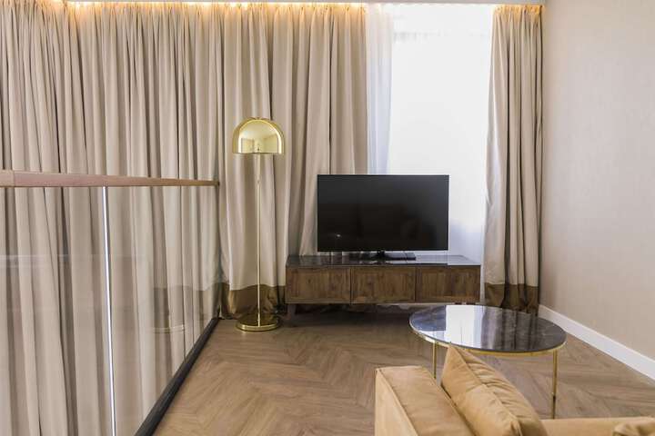 Room 36 of 170