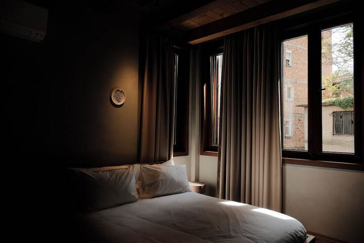 Room 17 of 93