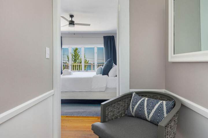 Room 52 of 90