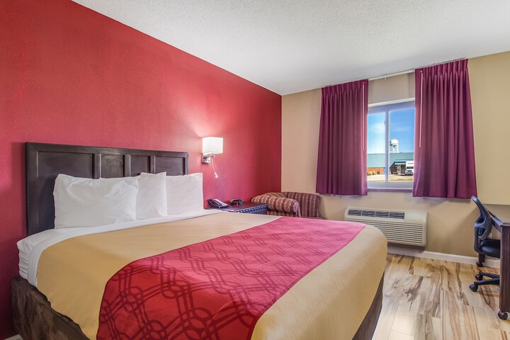 1 Queen Bed (2 of 16)