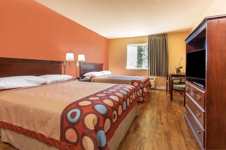 1 Queen Bed Mobility Accessible (10 of 11)