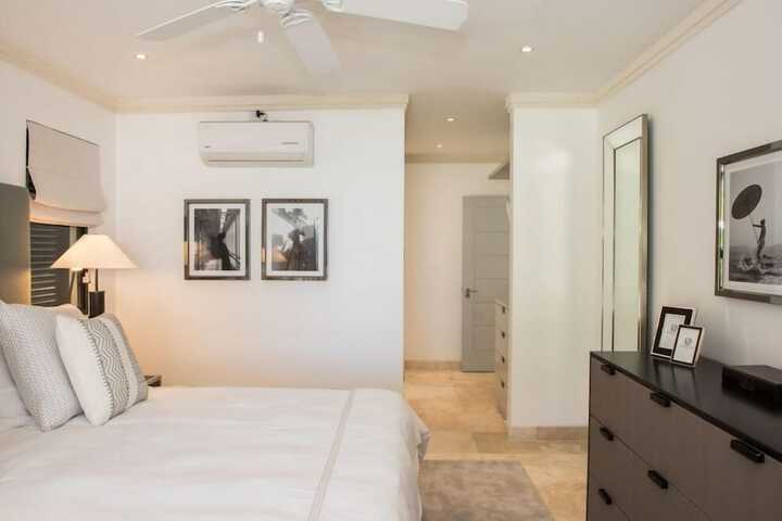 Room 4 of 33