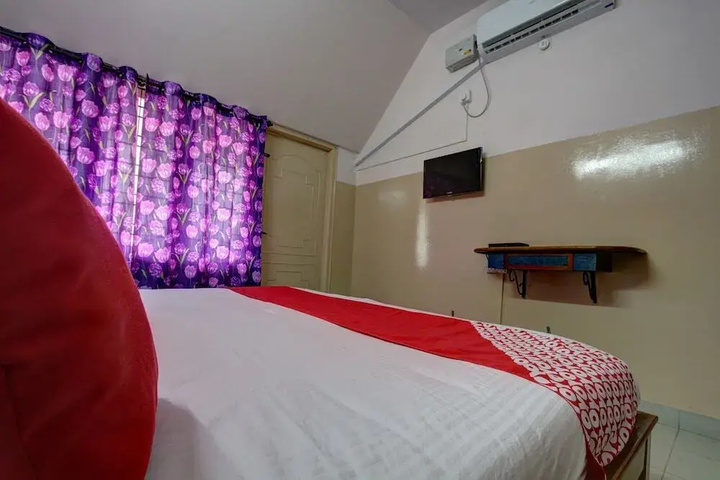 Room 5 of 10