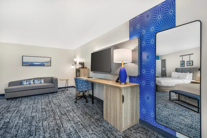 Room 7 of 38