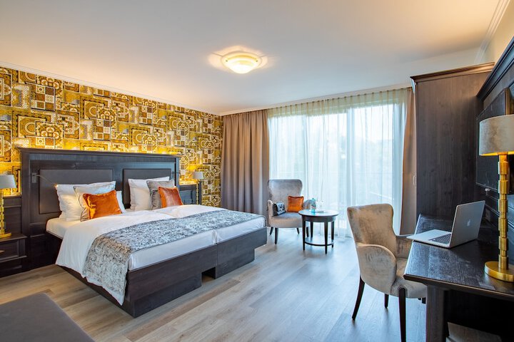 Room 17 of 40