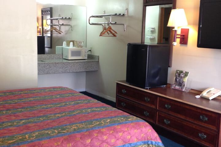 Room 4 of 37