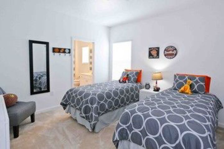 Room 12 of 25