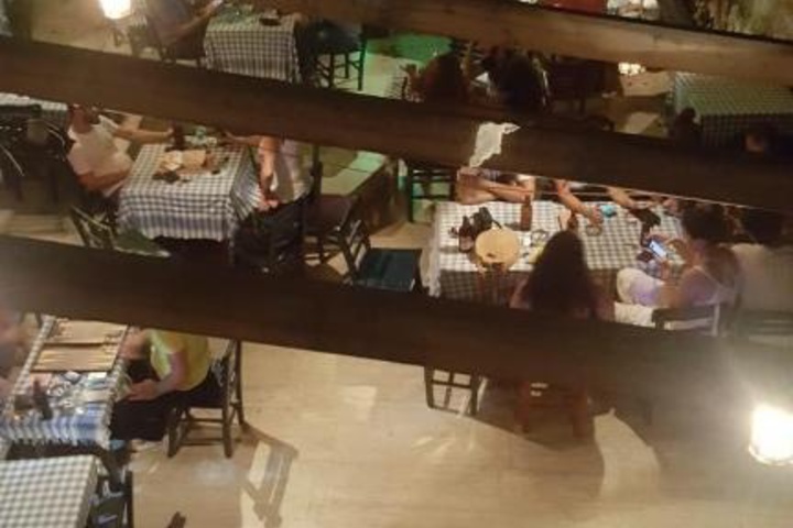 Dining 9 of 10