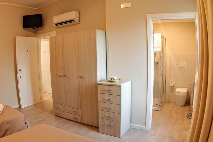 Room 9 of 48