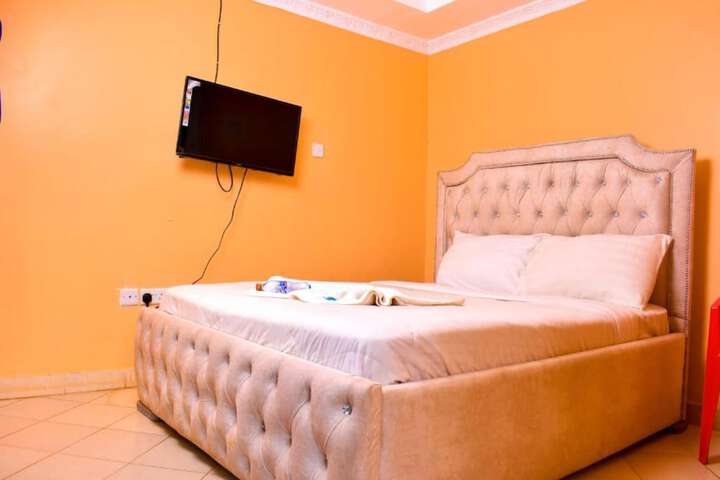 Room 9 of 23