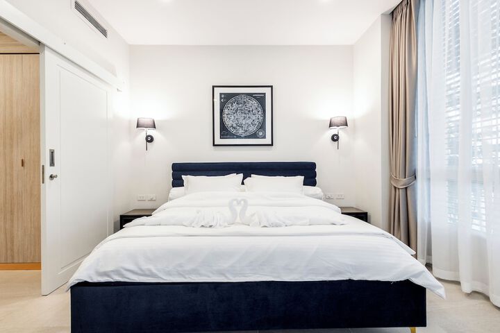 Room 25 of 213