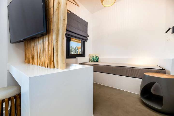 Room 12 of 53