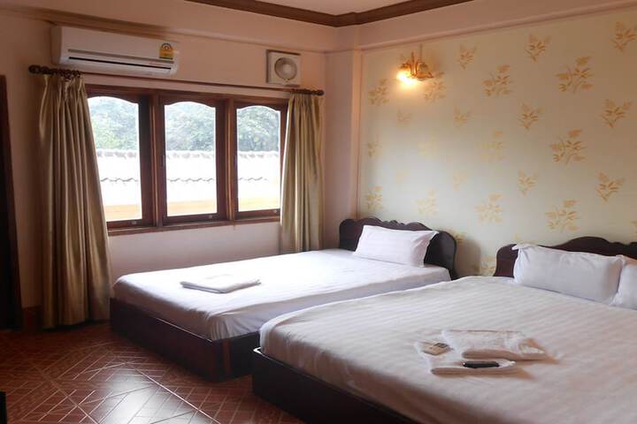 Room 6 of 13
