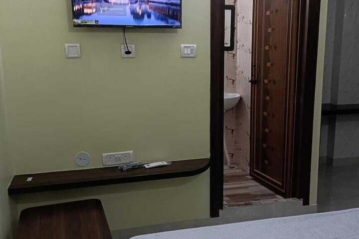Room 14 of 26