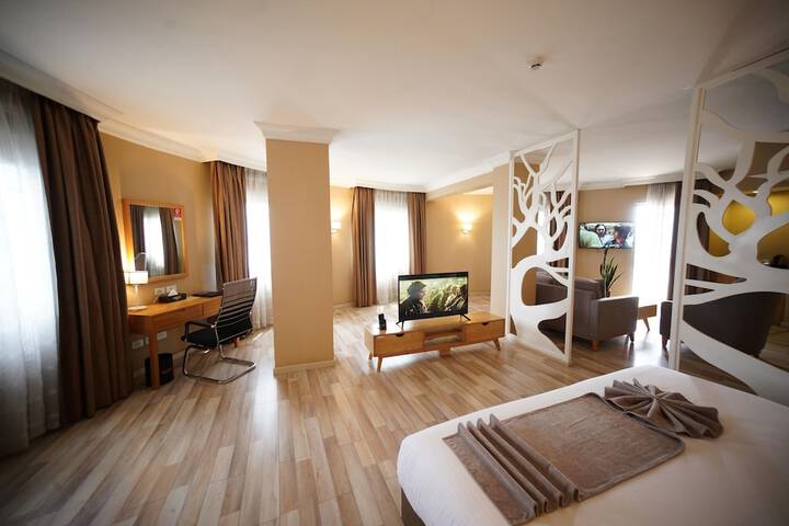 Room 52 of 163
