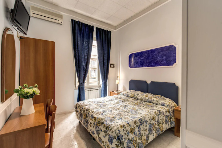 Room 8 of 9