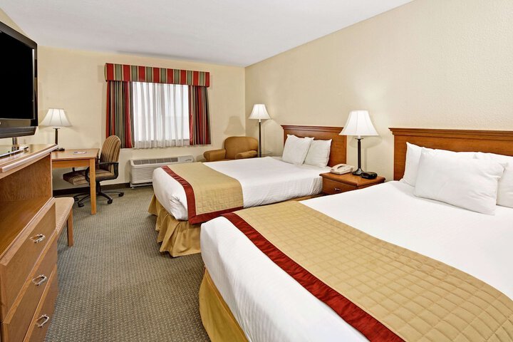 1 Double Bed Accessible Room (2 of 8)